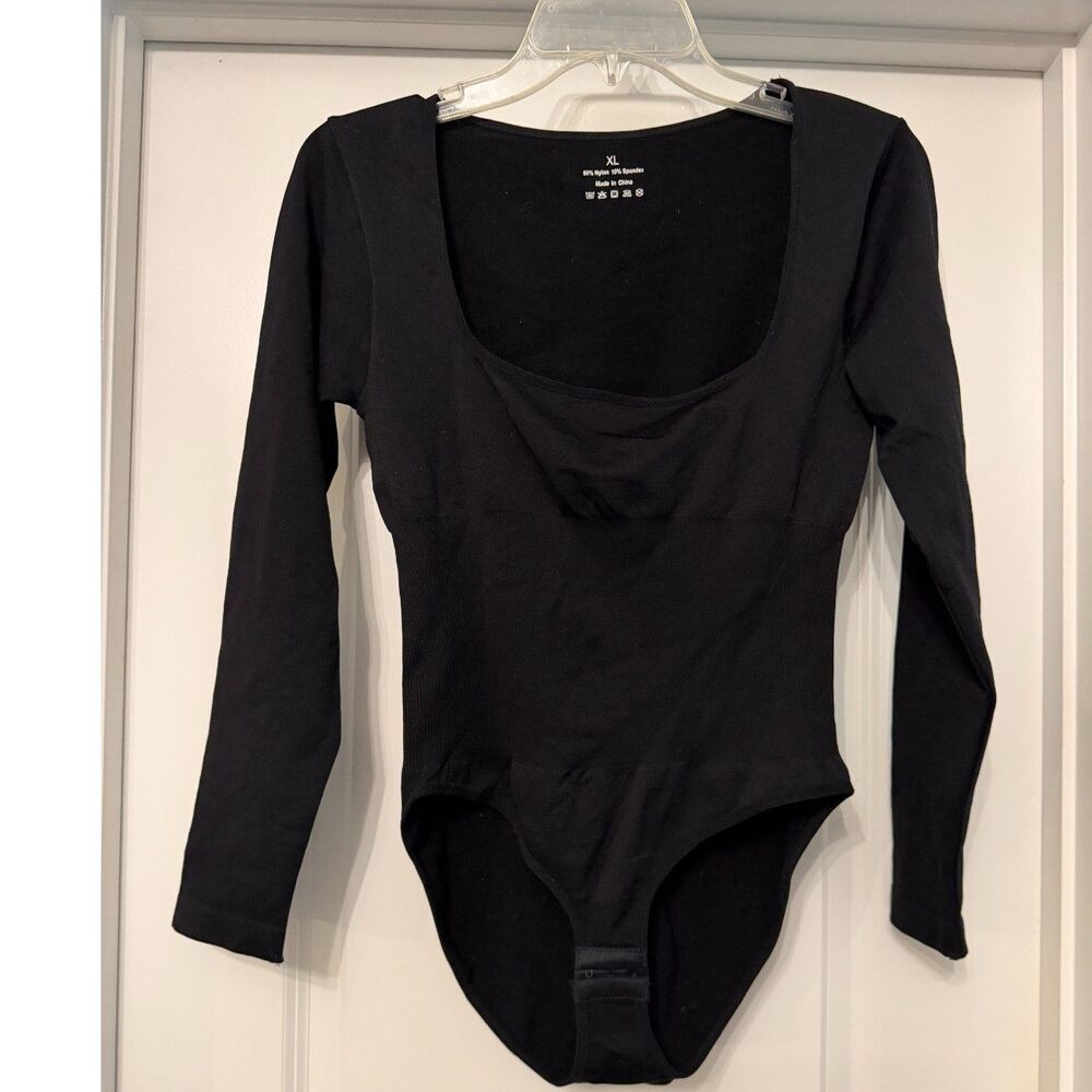 Black Long Sleeve Scoop Neck Bodysuit – Women’s Size XL